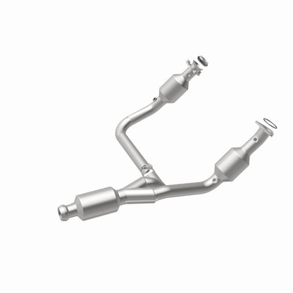 MagnaFlow 14-15 Chevrolet Silverado 1500 Underbody 4.3L / 5.3L Direct-Fit Catalytic Converter