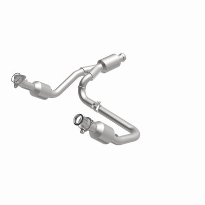 MagnaFlow 14-15 Chevrolet Silverado 1500 Underbody 4.3L / 5.3L Direct-Fit Catalytic Converter