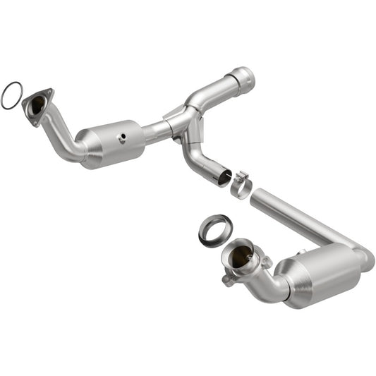 MagnaFlow 19-20 Chevrolet Silverado 1500 6.2L Single Underbody Direct-Fit Catalytic Converter