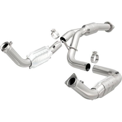 MagnaFlow Direct Fit Catalytic Converter 11-13 Chev Silverado 2500 HD/3500 HD 6.0L