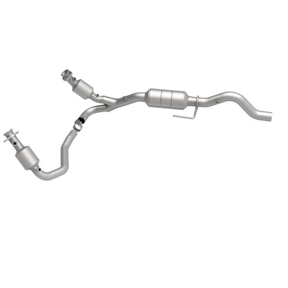 MagnaFlow Direct Fit Catalytic Converter 00-03 Durango 4WD 5.9L