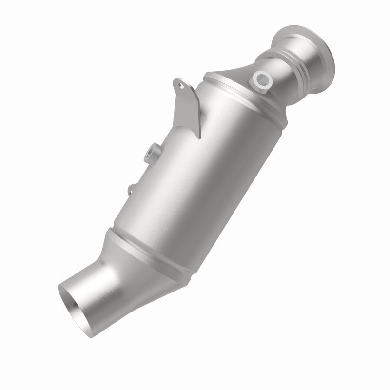 MagnaFlow Direct Fit Catalytic Converter 2015 BMW 640i/740i Underbody