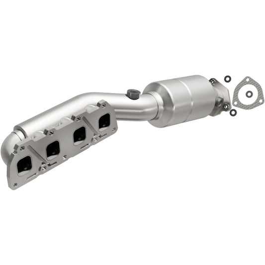 MagnaFlow Direct Fit Catalytic Converter 02-04 Volkswagen Passat 4.0L
