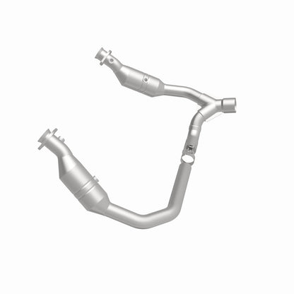 MagnaFlow Direct Fit Catalytic Converter 06-07 Ram 1500 4.7L Underbody