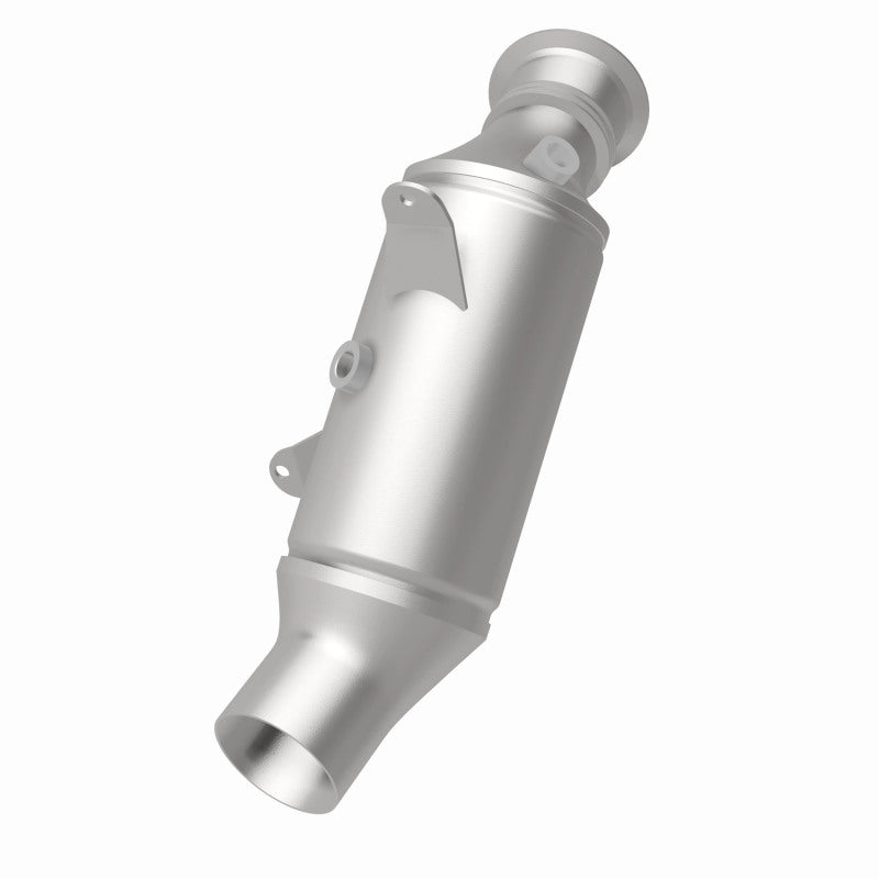 MagnaFlow Direct Fit Catalytic Converter 2015 BMW 640i/740i Underbody