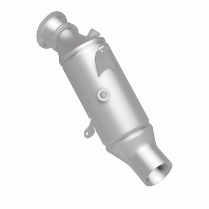 MagnaFlow Direct Fit Catalytic Converter 2015 BMW 640i/740i Underbody