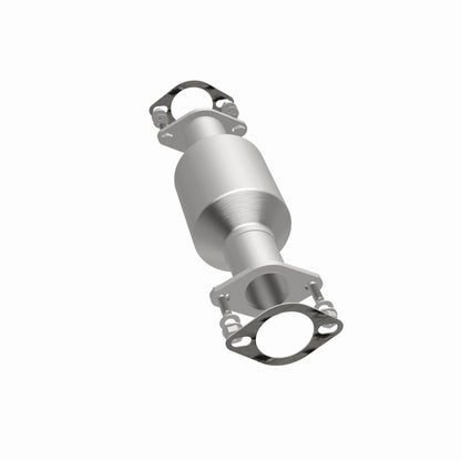 MagnaFlow Direct Fit Catalytic Converter 03-06 Kia Sorento 3.5L rear