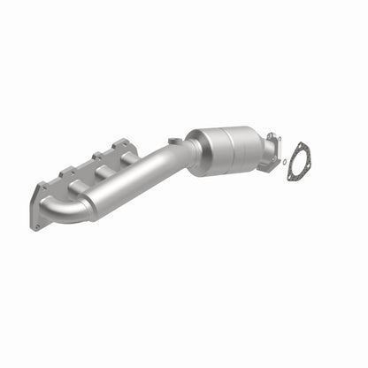 MagnaFlow Direct Fit Catalytic Converter 02-04 Volkswagen Passat 4.0L