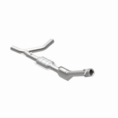 MagnaFlow Direct Fit Catalytic Converter 00-04 Ford E150 4.6L P/S