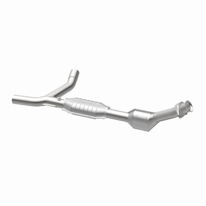 MagnaFlow Direct Fit Catalytic Converter 01-03 Ford E150 4.2L P/S